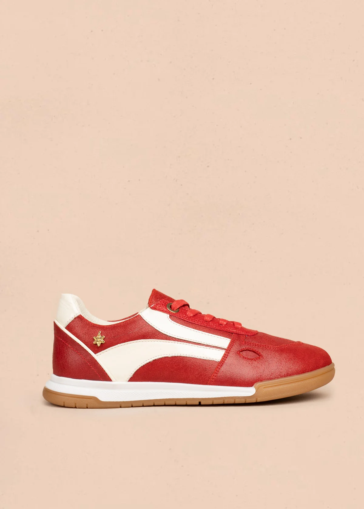 Tenis casuales en cuero color rojo con franja lateral 106478