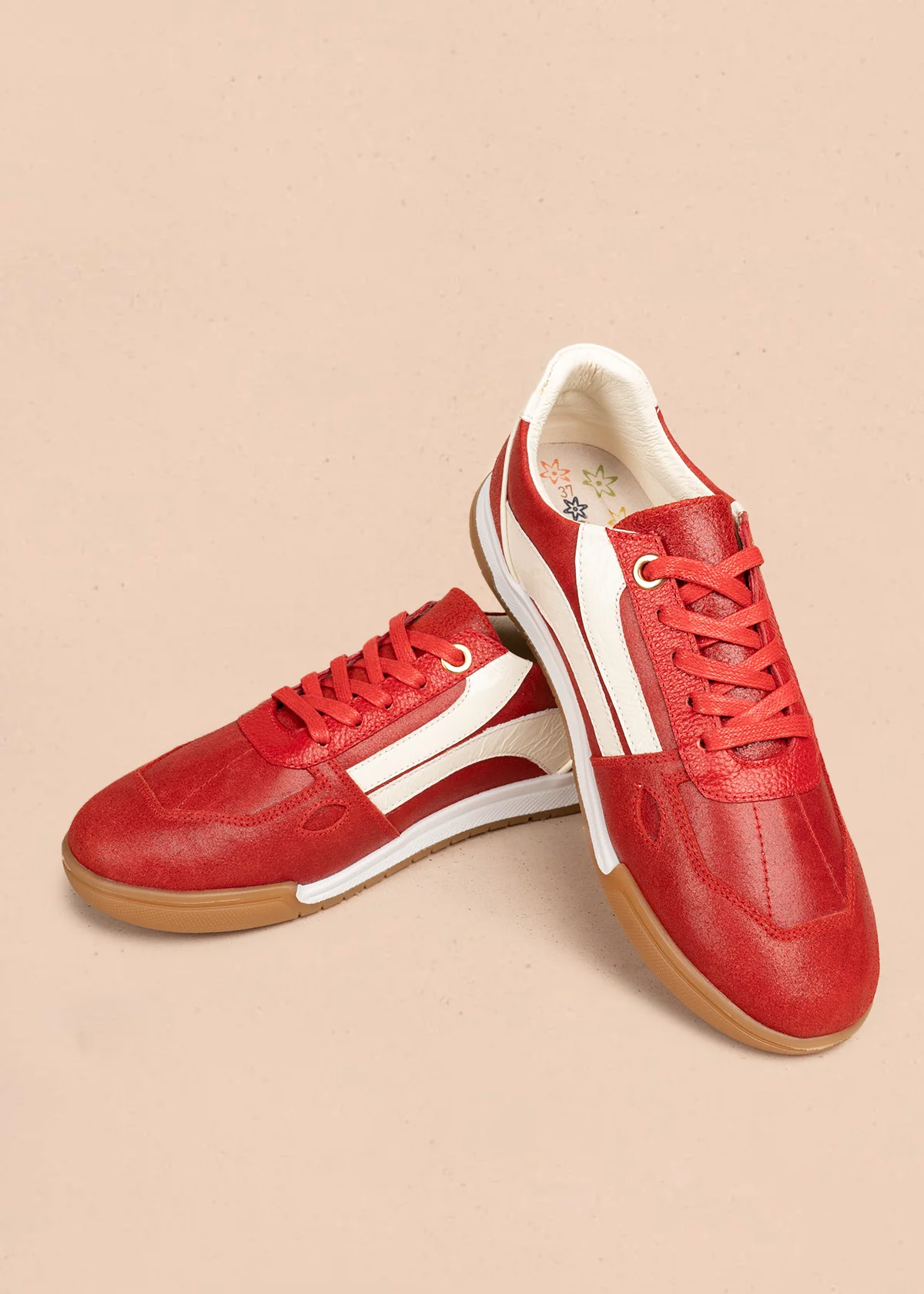 Tenis casuales en cuero color rojo con franja lateral 106478 - Image 3