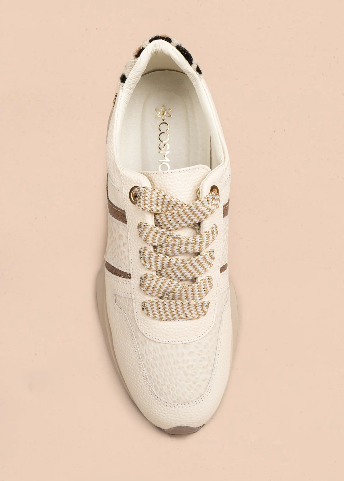 Tenis casuales en cuero color talco con animal print y cordones metálicos 106494 - Image 4