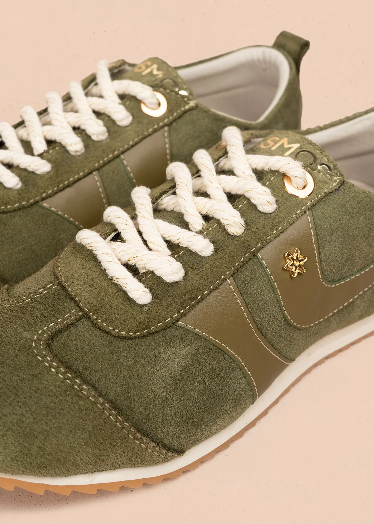 Tenis deportivos en cuero color verde con franjas y gamuza 106029 - Image 6