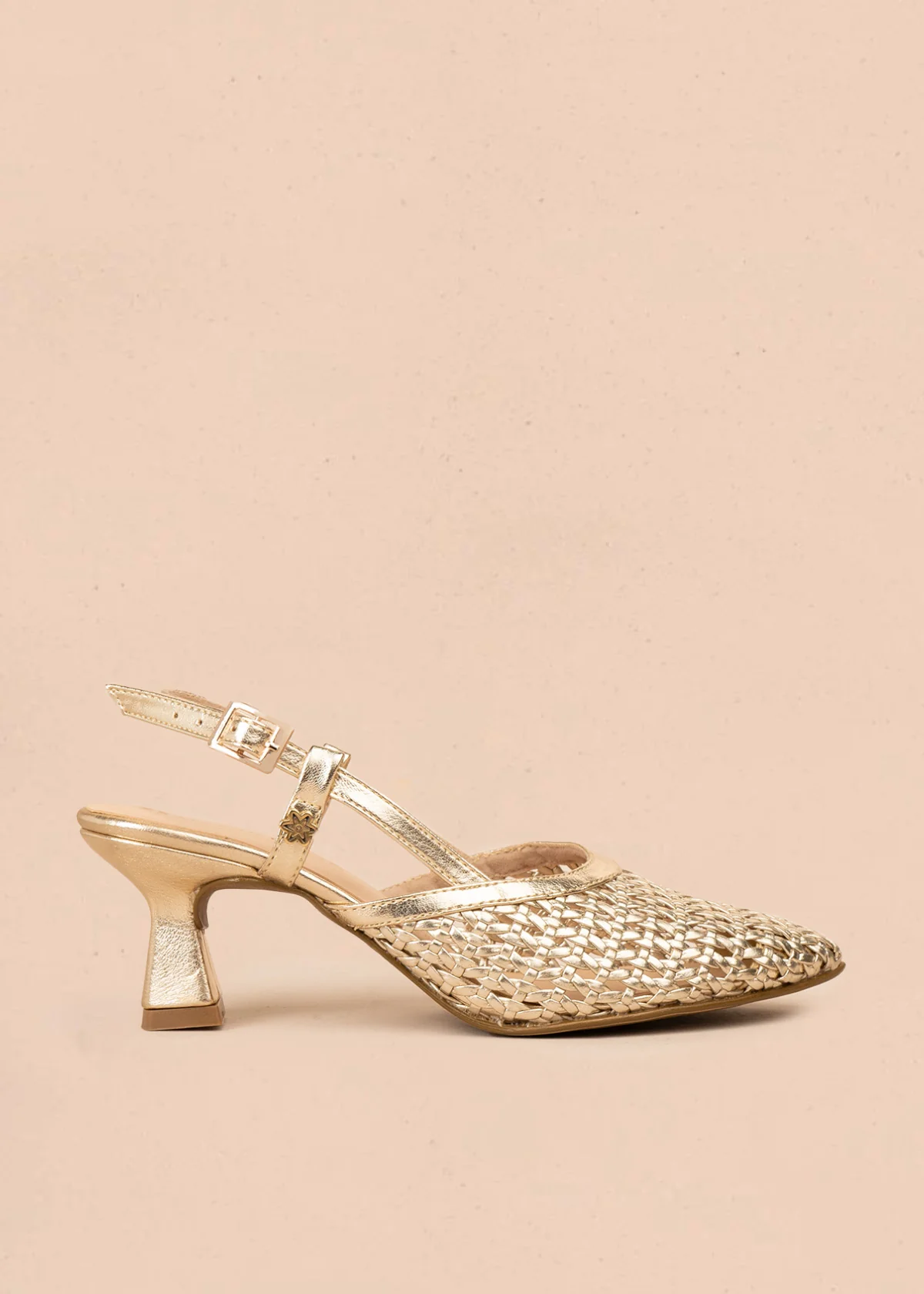 Tacones trabilla color champaña con malla trenzada 106526