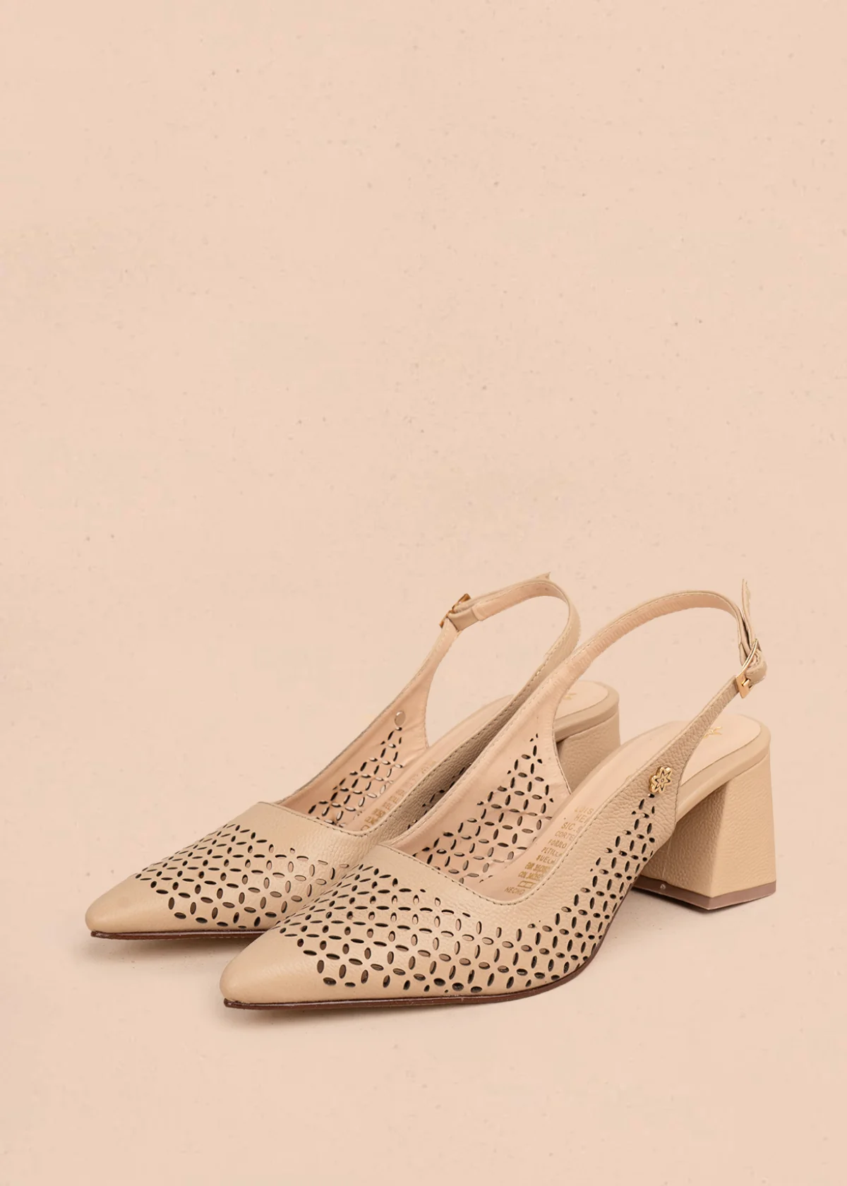 Trabilla en cuero color beige con perforaciones 106145 - Image 3