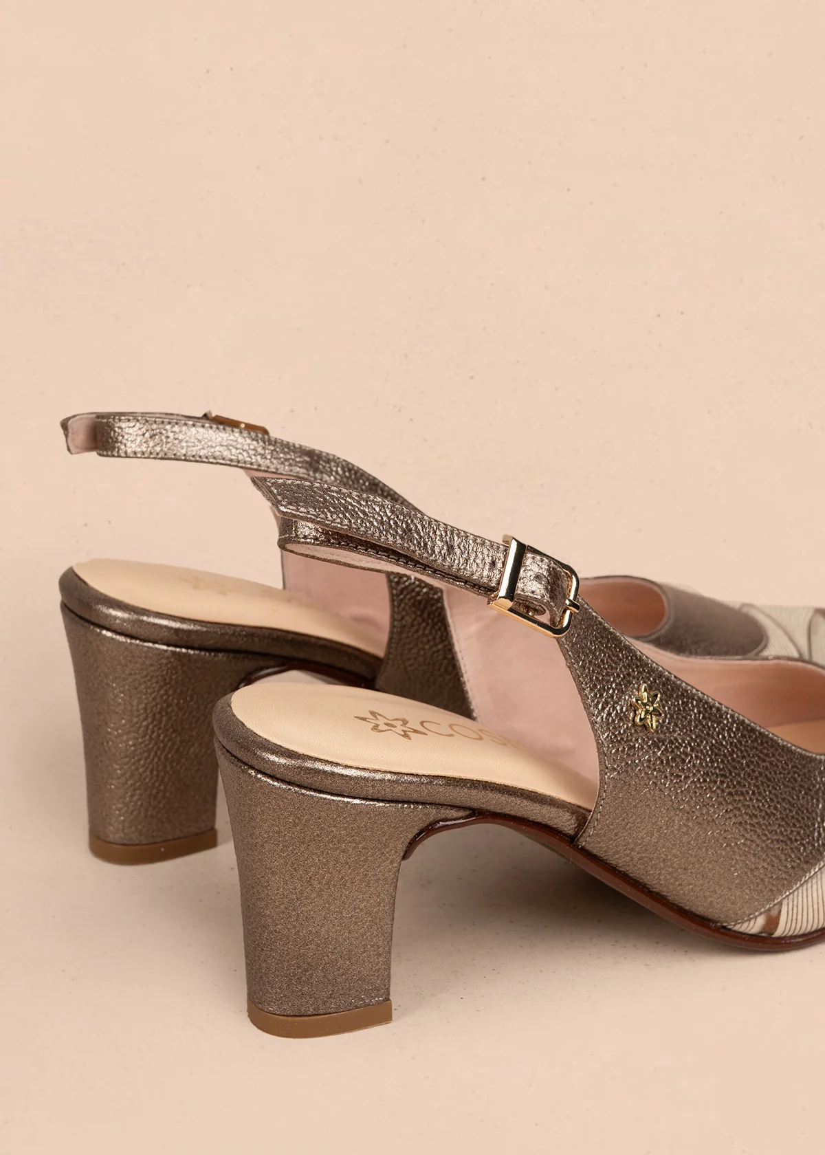 Tacones trabilla en cuero color bronce con detalles decorativos 107009 - Image 5