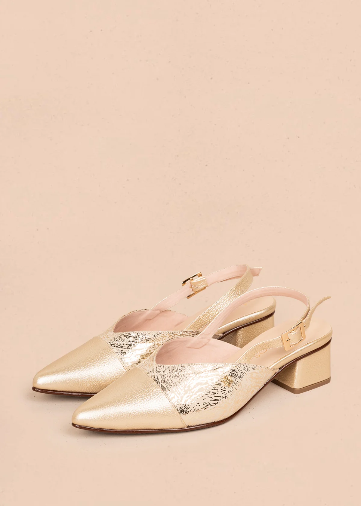 Tacones trabilla en cuero color dorado con folia 107003 - Image 3