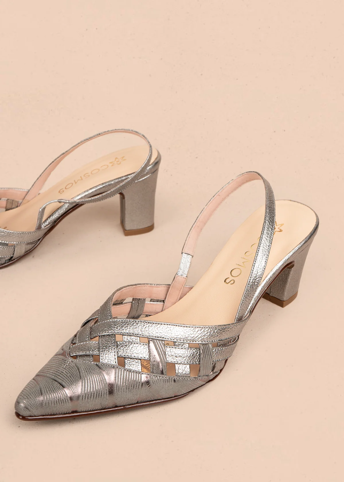 Tacones trabilla en cuero color gris con diseño entrelazado 107008 - Image 3