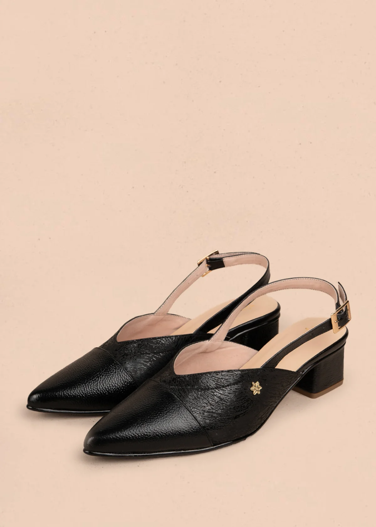 Tacones trabilla en cuero color negro 107003 - Image 2