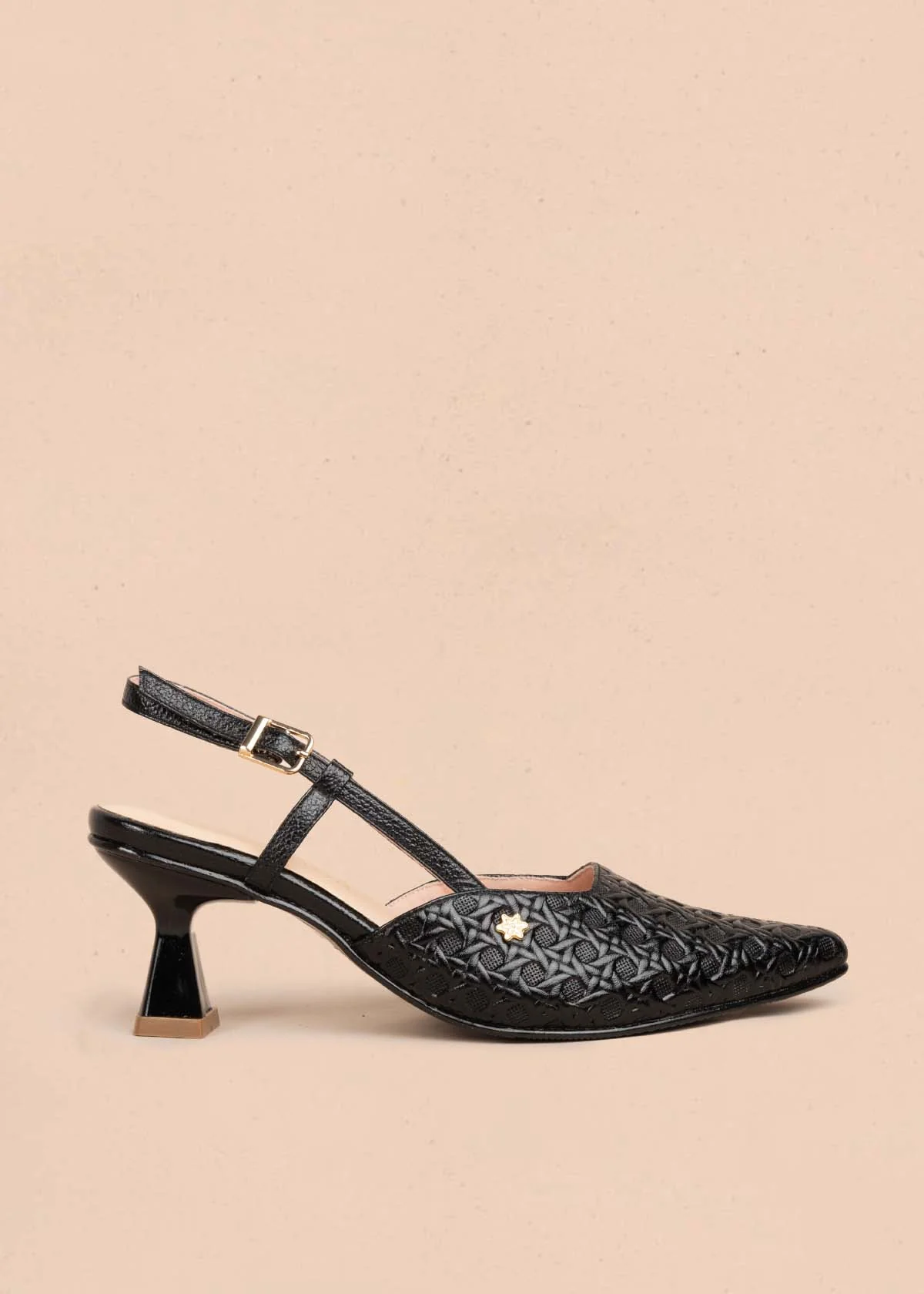 Tacones trabilla en cuero color negro con tacón copa 105927