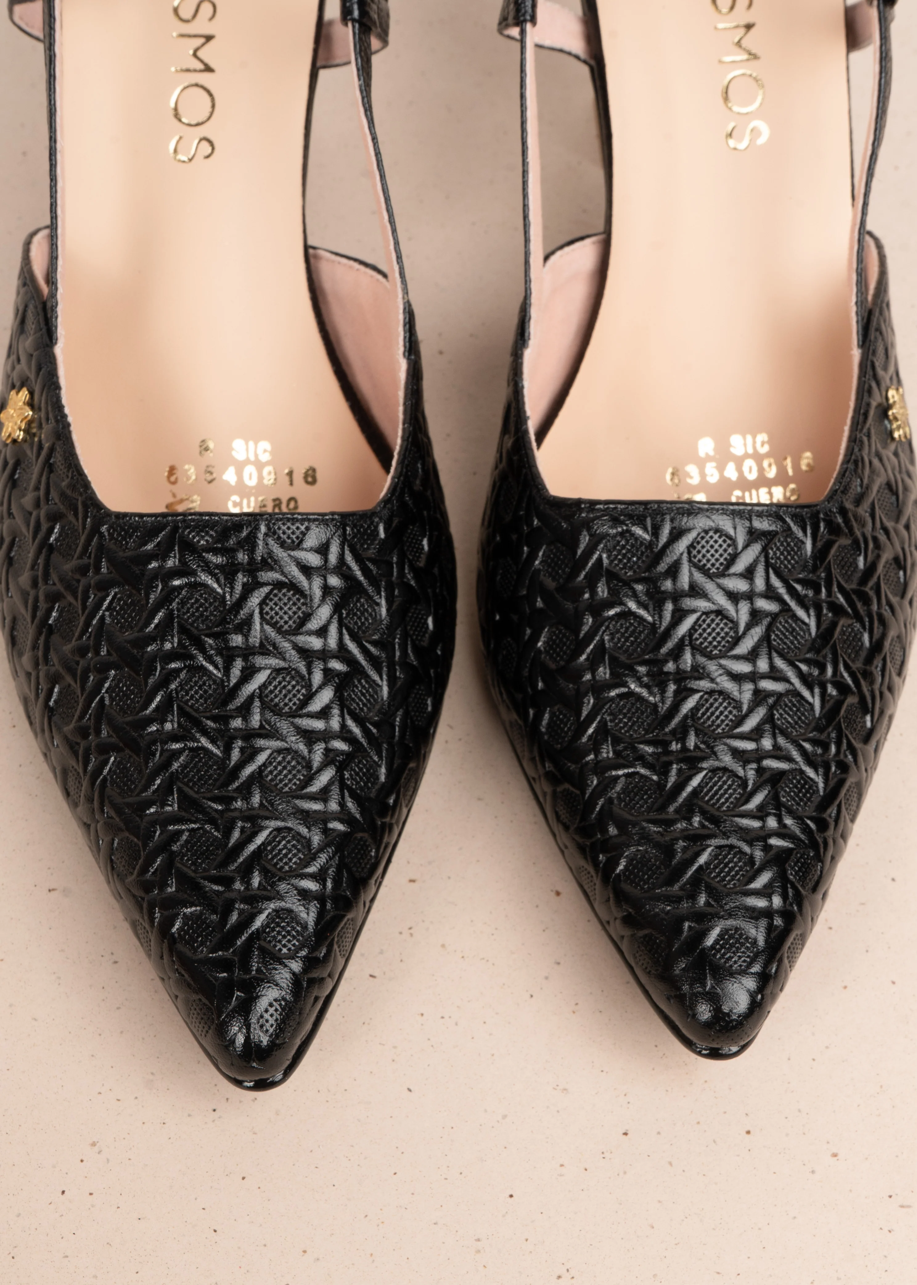 Tacones trabilla en cuero color negro con tacón copa 105927 - Image 3