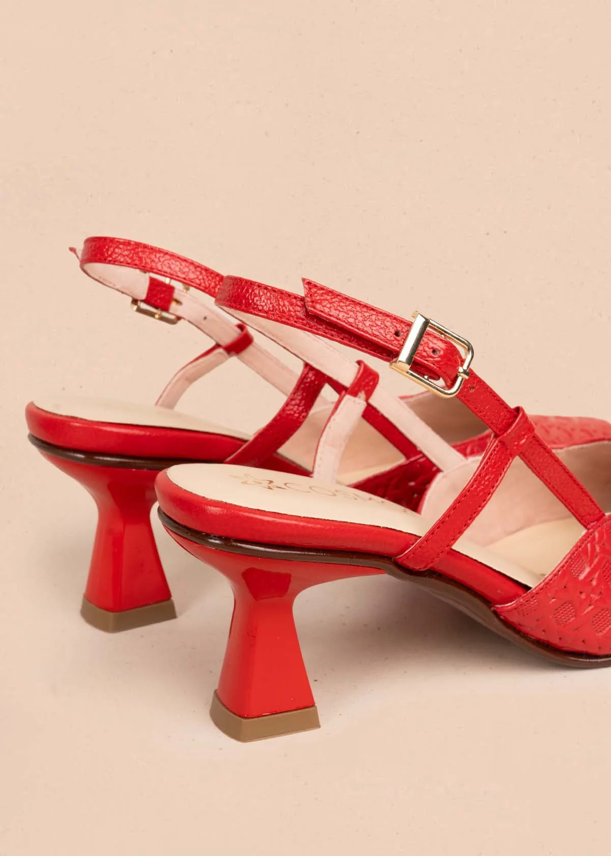 Tacones trabilla en cuero color rojo con tacón copa 105927 - Image 4