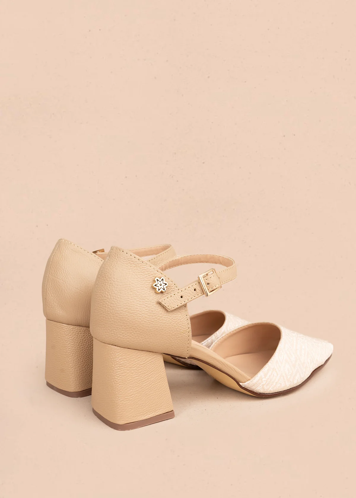 Tacones trabilla en cuero color beige con texturizado 106147 - Image 5