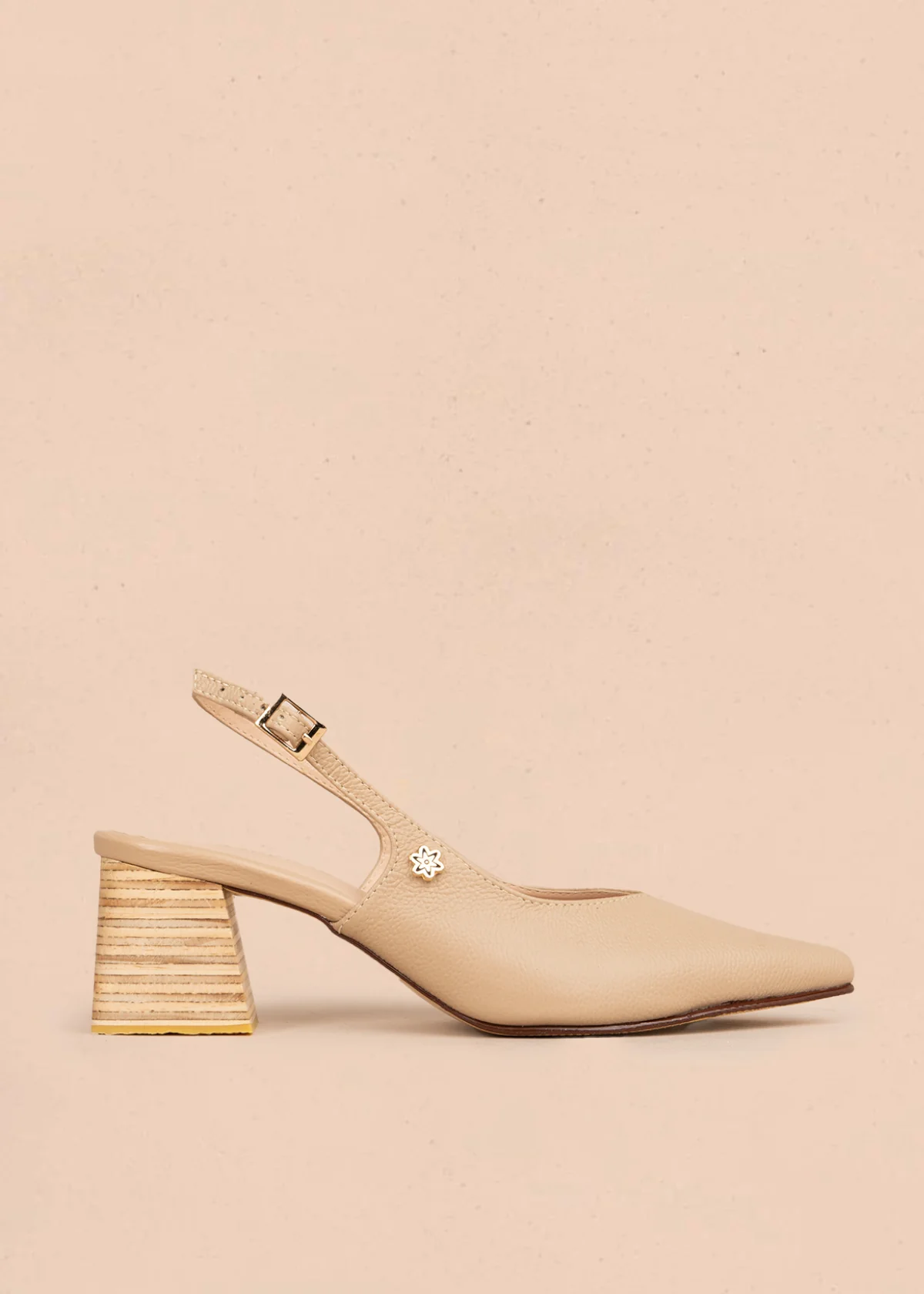 Tacones trabilla en cuero color beige 106154
