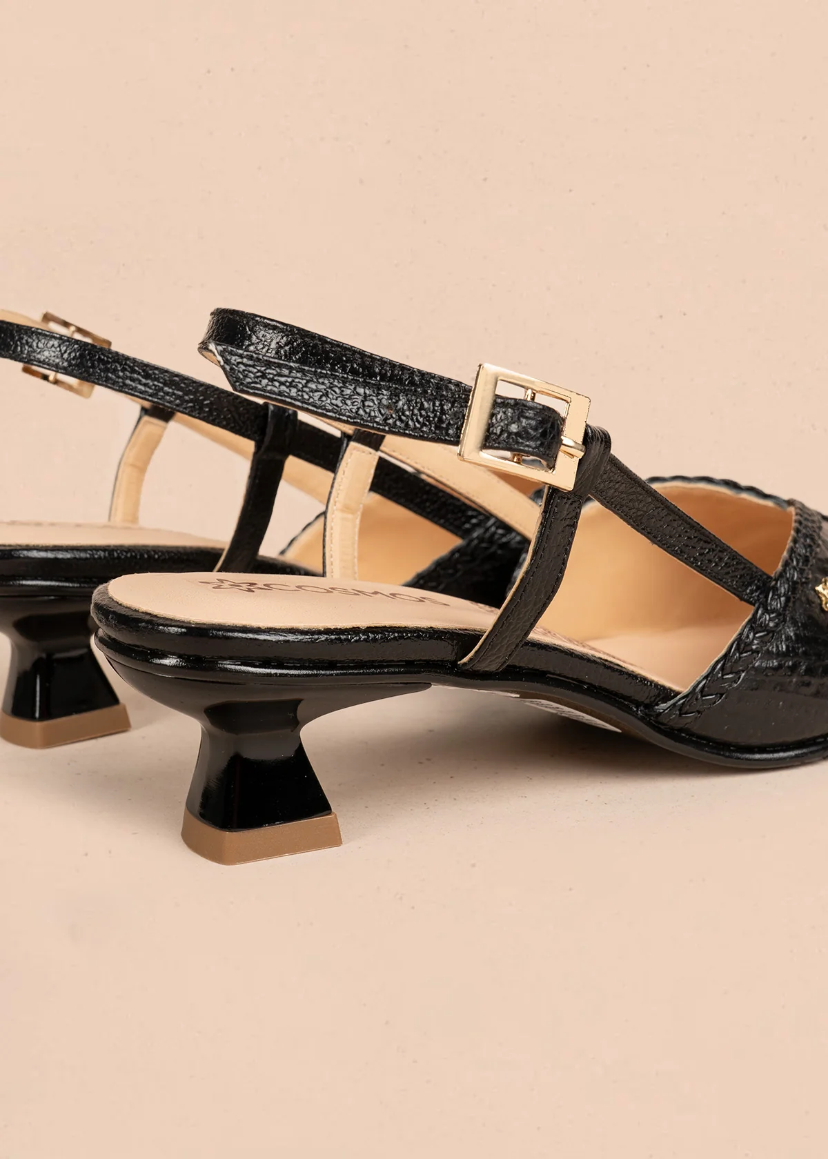 Tacones trabilla de cuero color negro con trenzado decorativo 106504 - Image 5