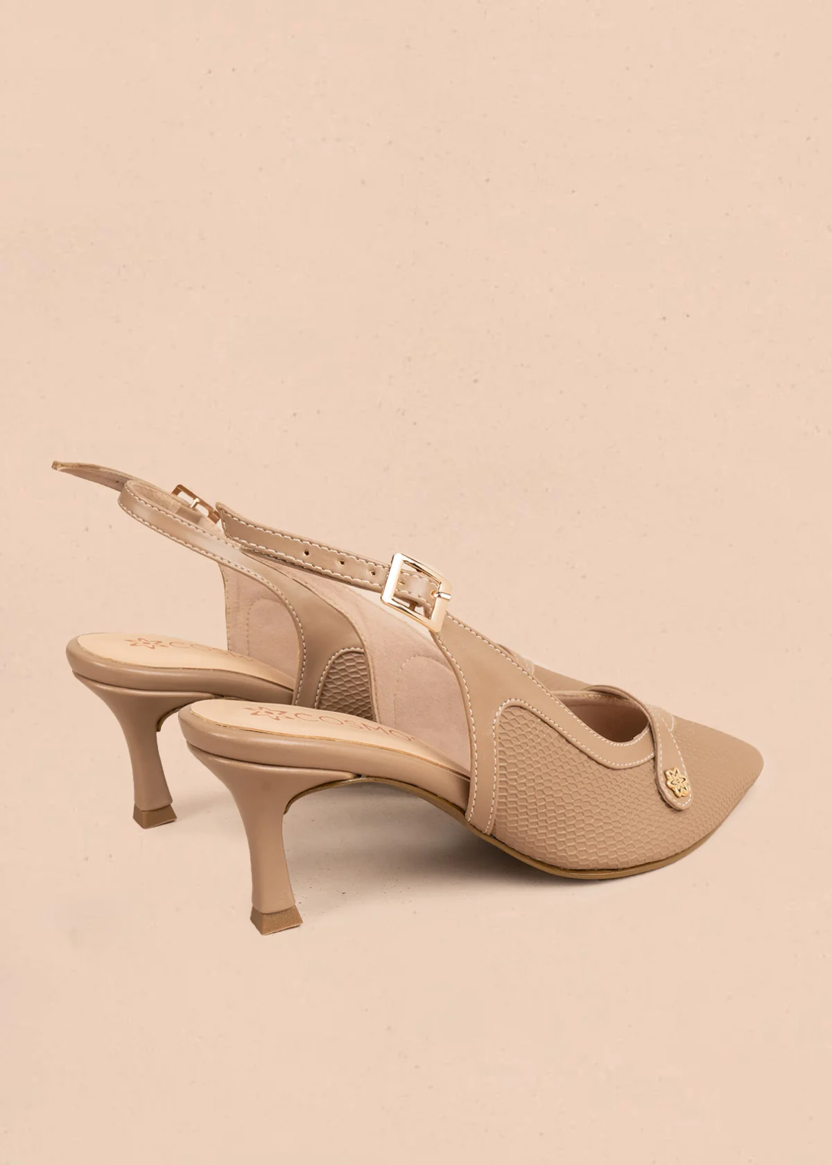 Tacones trabilla color taupe con tira y tacón medio 106531 - Image 4