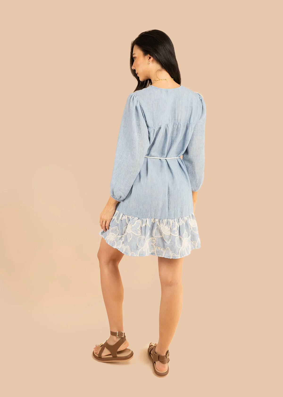 Vestido corto color azul con bordado y cinturón de cuerda 106221 - Image 6