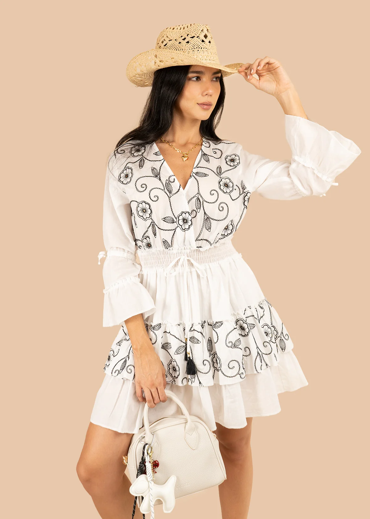 Vestido corto color blanco con bordado y resorte en cintura 106224 - Image 7