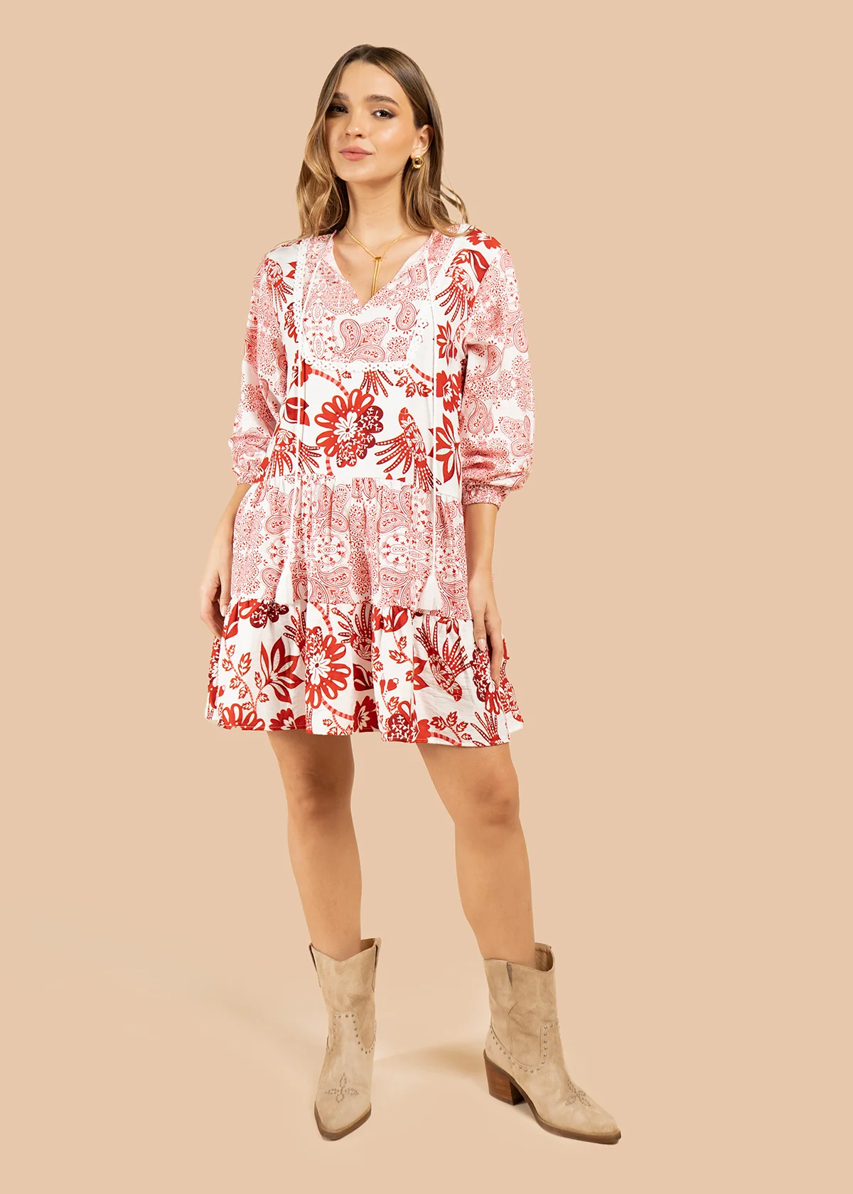 Vestido corto color rojo con motivos florales y cuello en v 105843 - Image 6