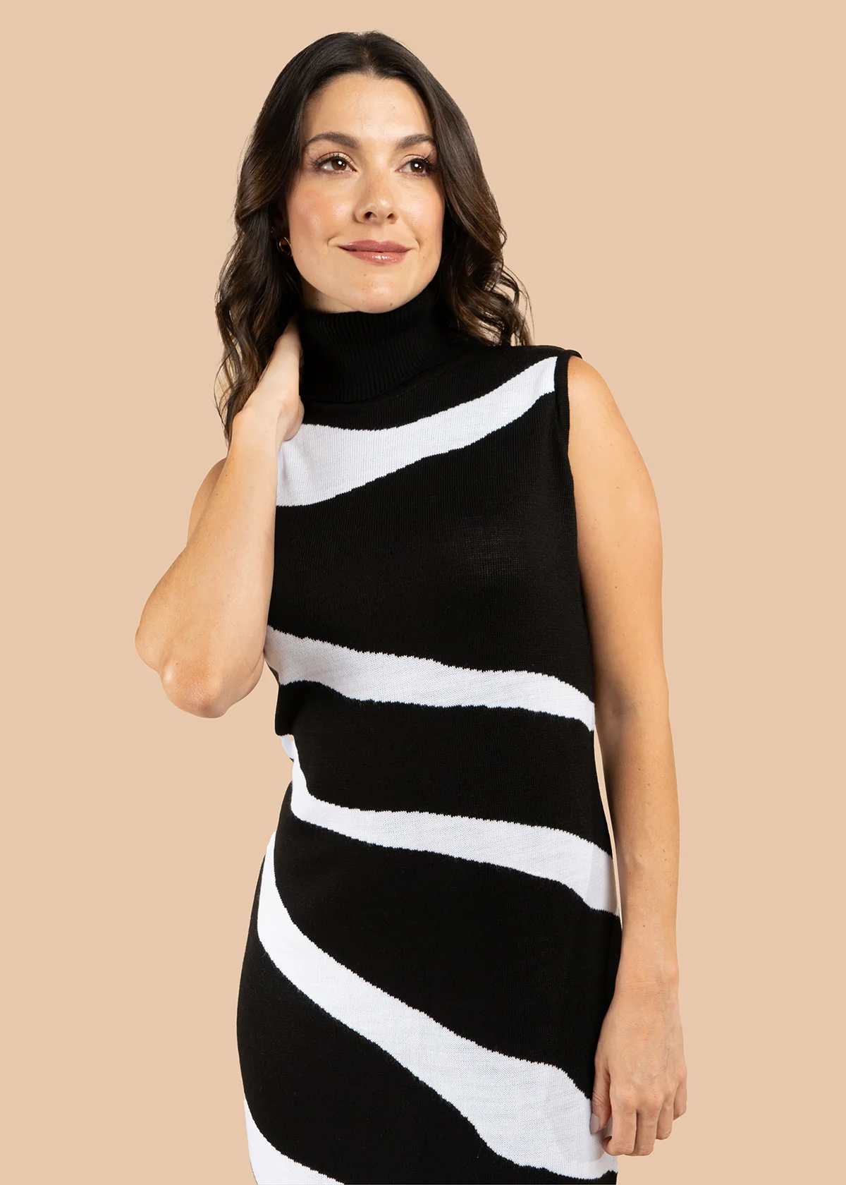 Vestido largo color negro con rayas onduladas 106076 - Image 3