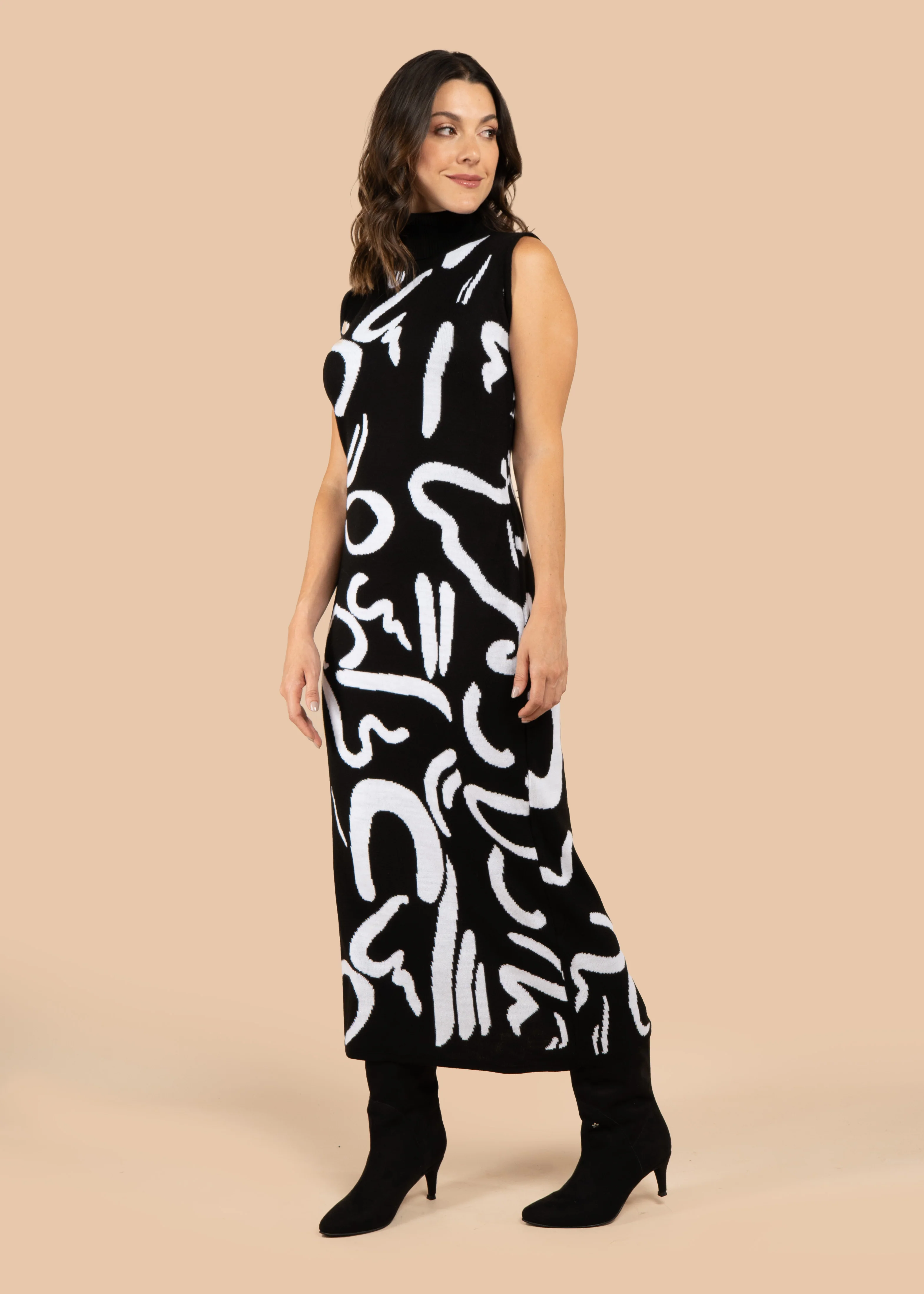 Vestido largo color negro con estampado abstracto 106057 - Image 2