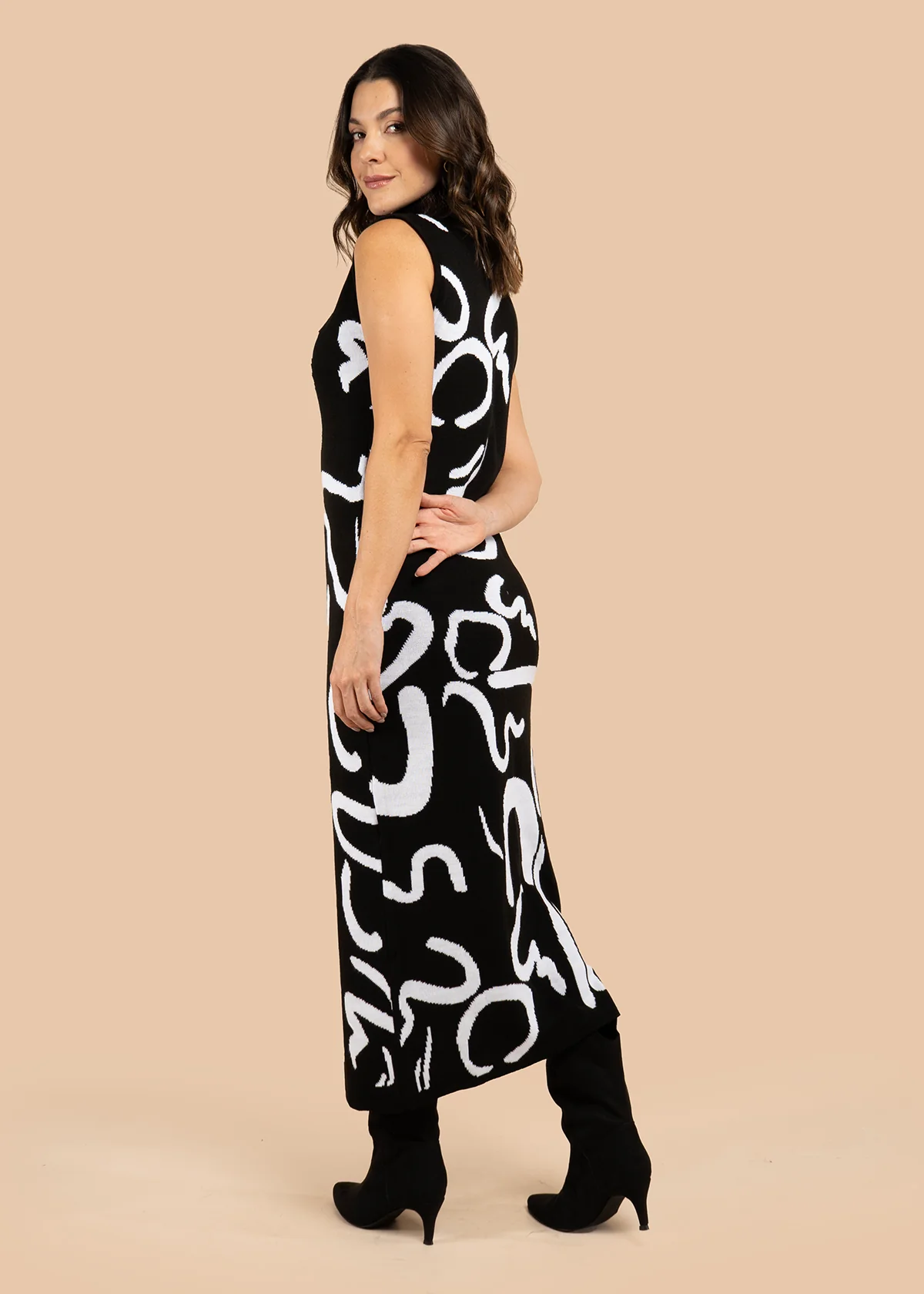 Vestido largo color negro con estampado abstracto 106057 - Image 4