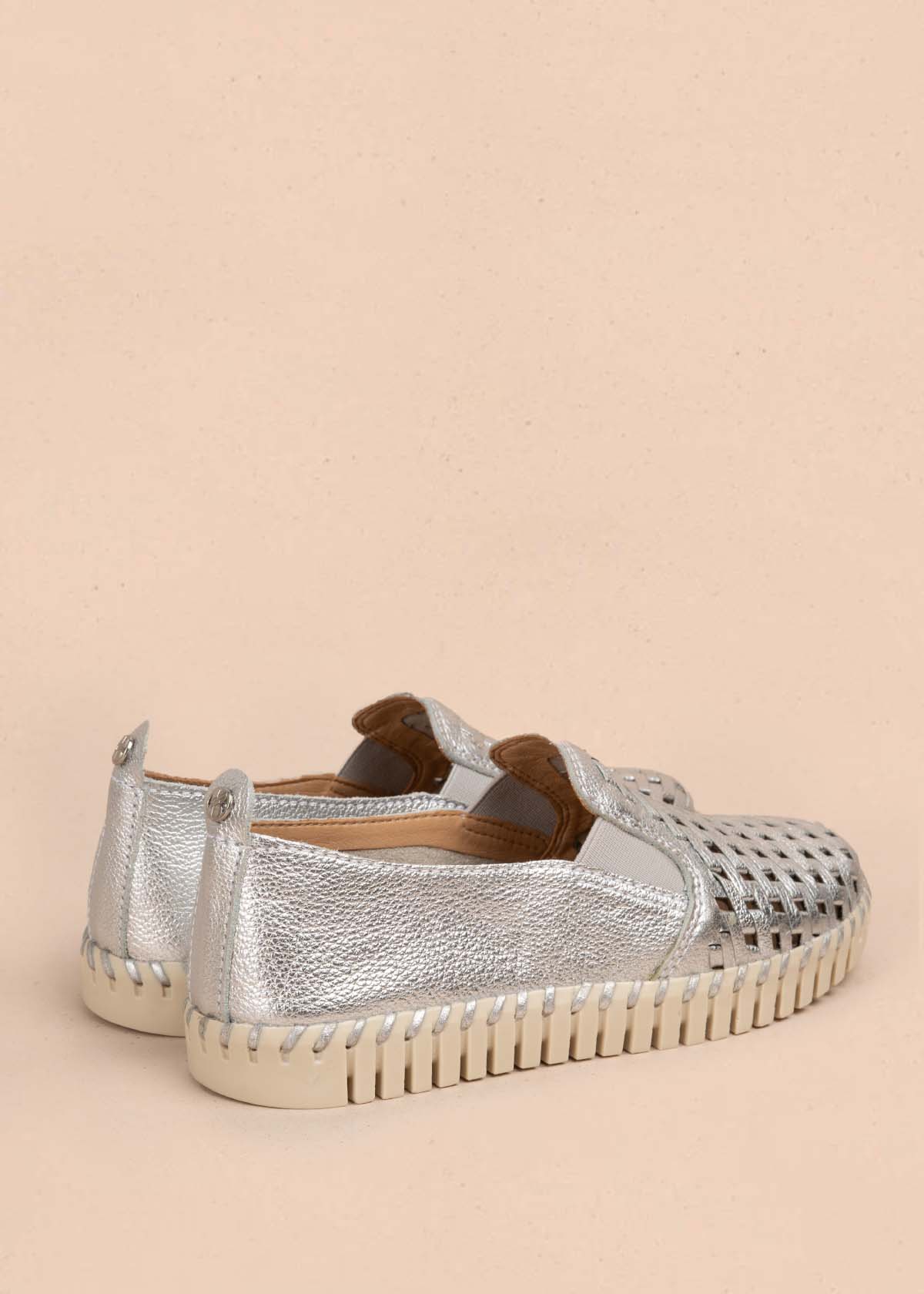 Zapatos cerrados en cuero color plata 105340 - Image 4