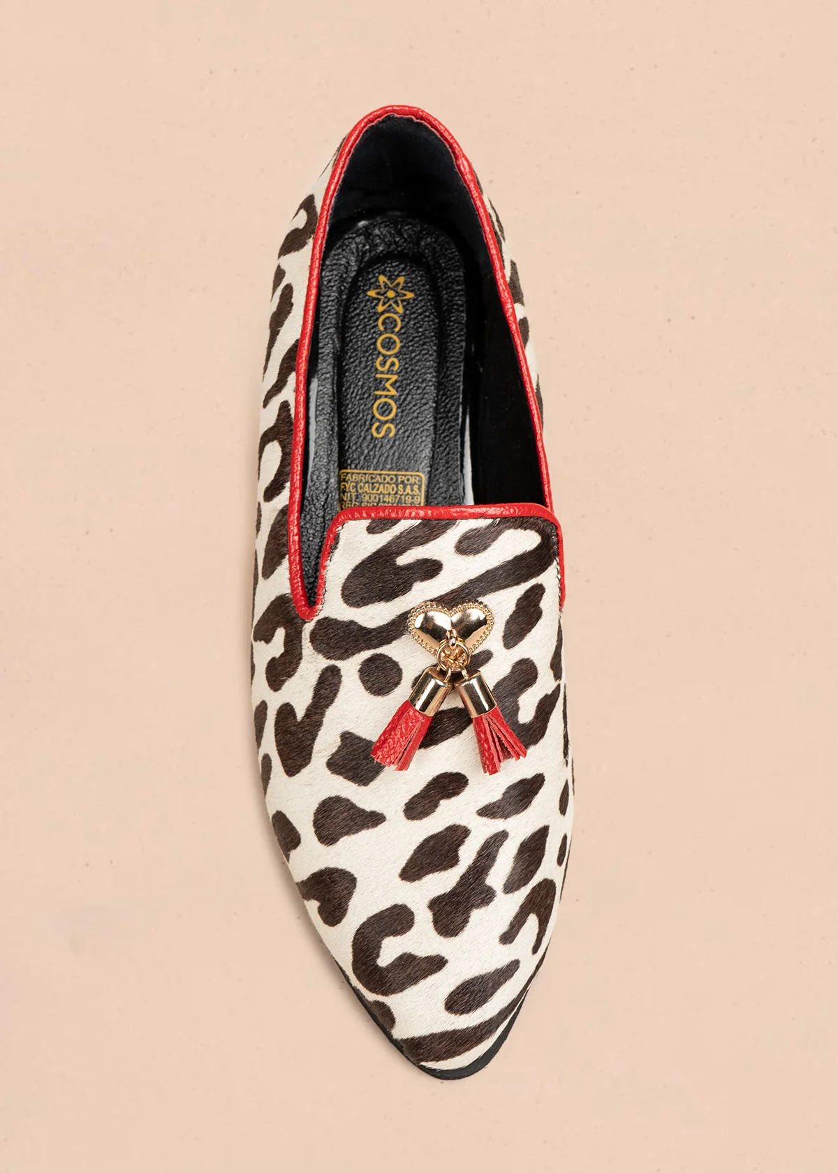 Zapato cerrado en cuero color blanco con acabado animal print y borlas 106688 - Image 5