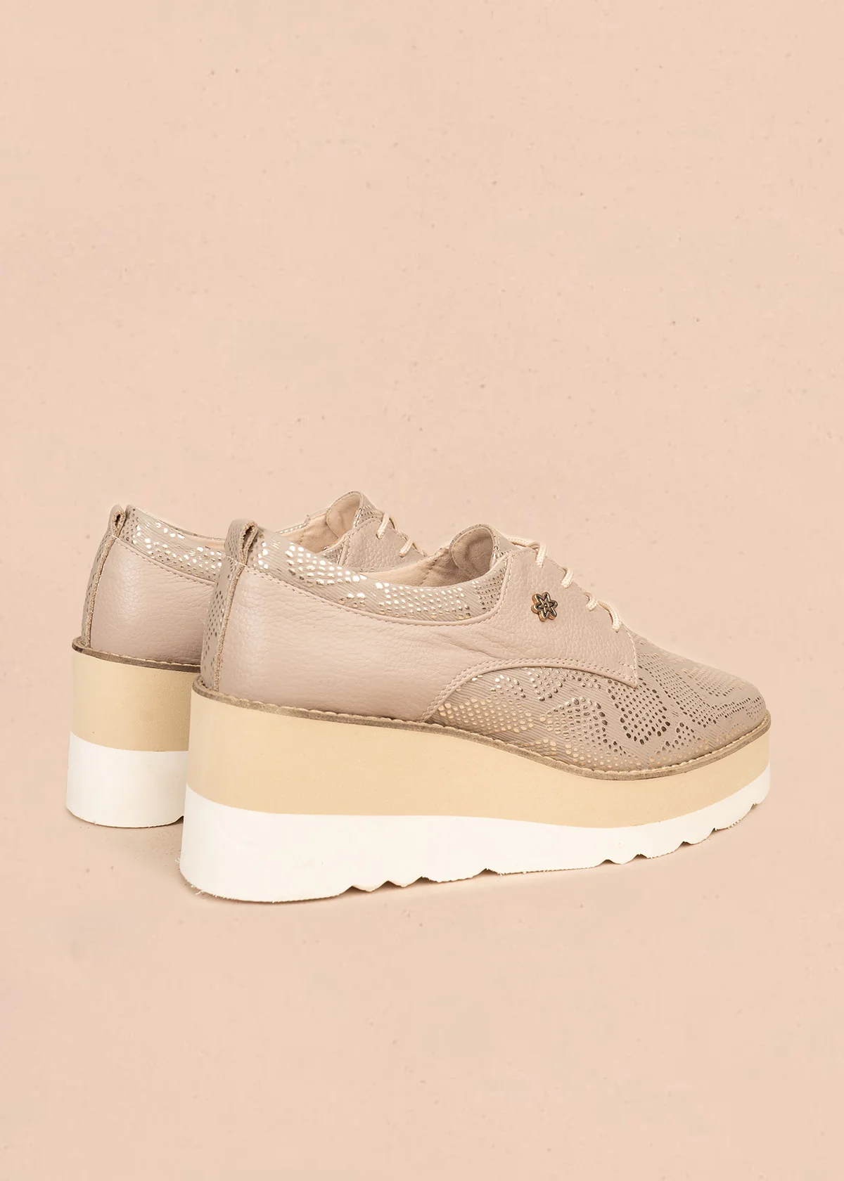 Zapatos con atadura en cuero color taupe con plataforma alta y textura pitón 106588 - Image 5