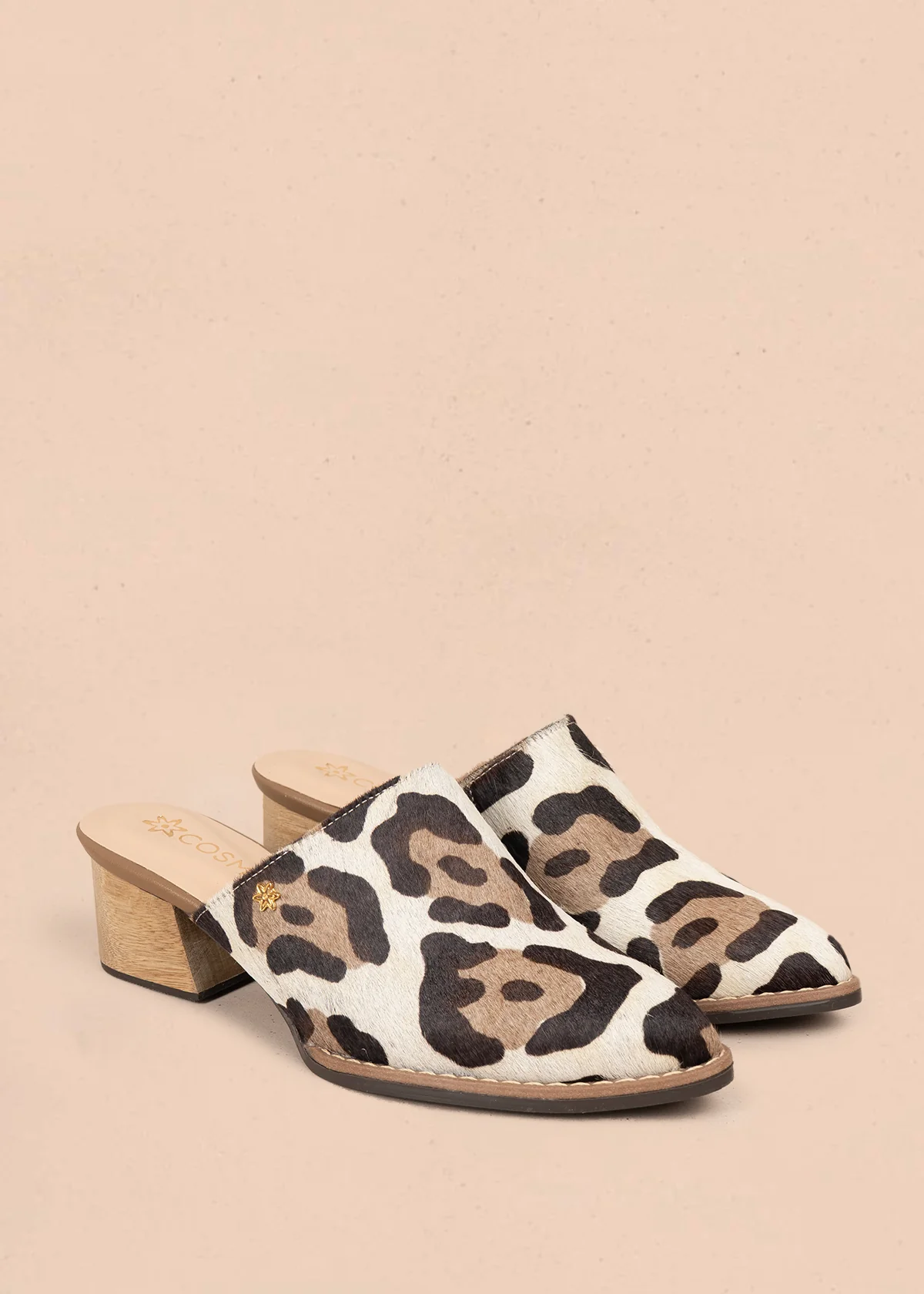 Zueco en cuero color café con estampado animal print 105933 - Image 2