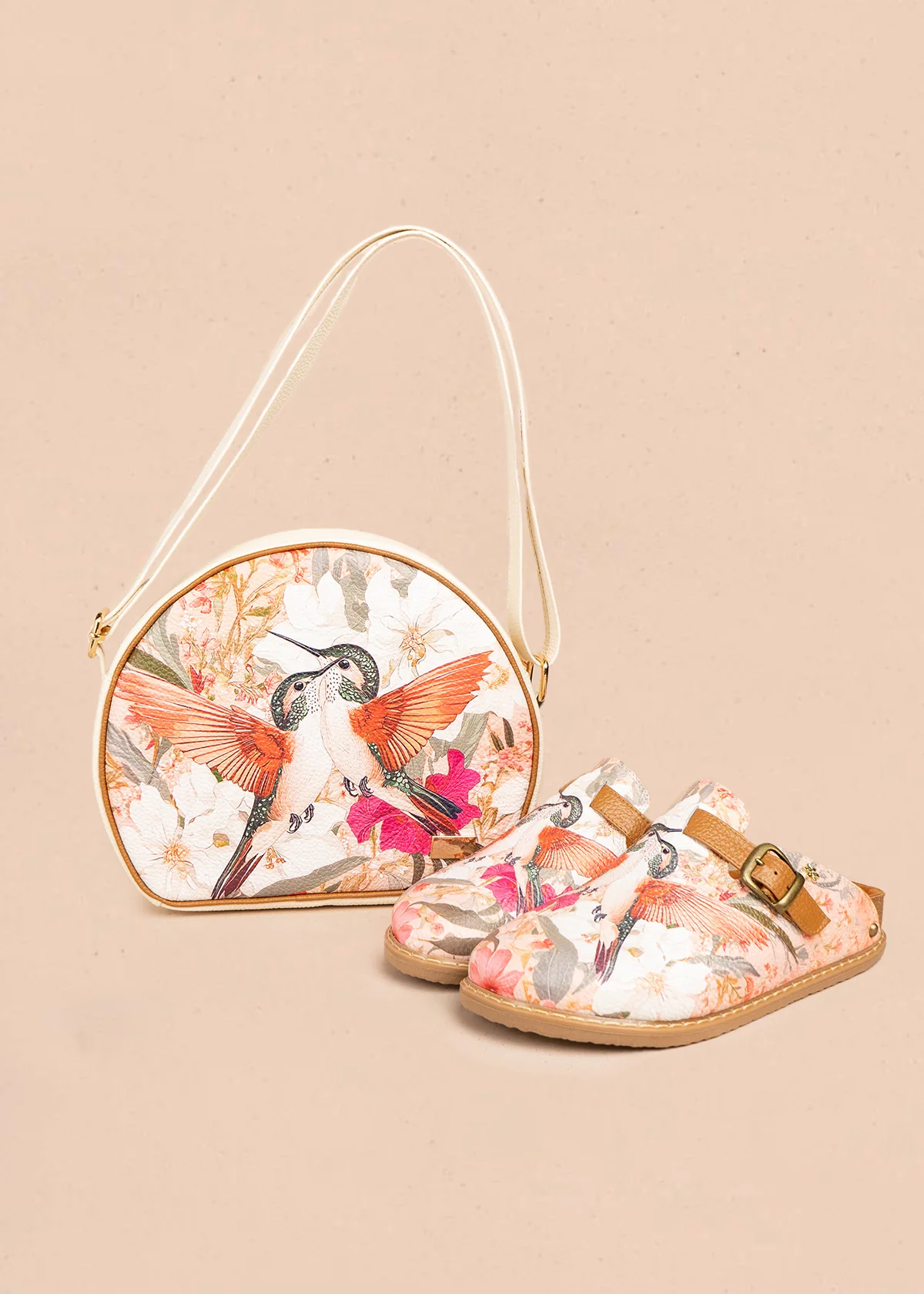 Zuecos de cuero color talco con estampado de colibrí 106619 - Image 5